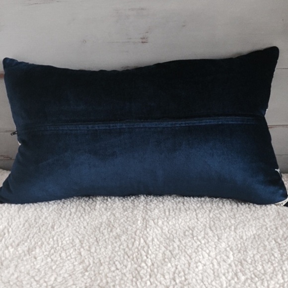 Callisto decorative pillow - Picture 5 of 6